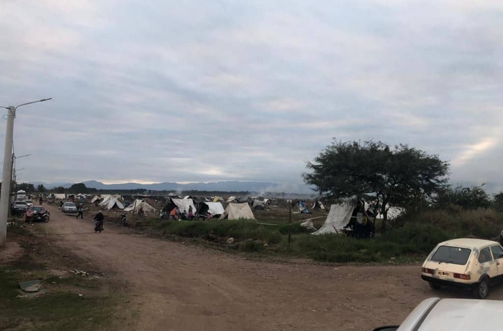 Crisis económica: cerca de 400 personas tomaron terrenos en Las Lajitas