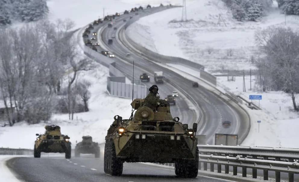 Rusia retira tropas de la frontera con Ucrania