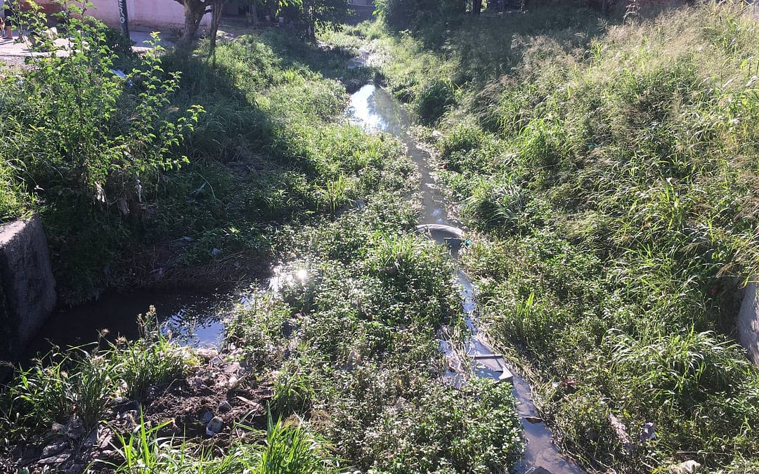 B° El Milagro: vecinos del canal Tinkunaku inundados y en la precariedad