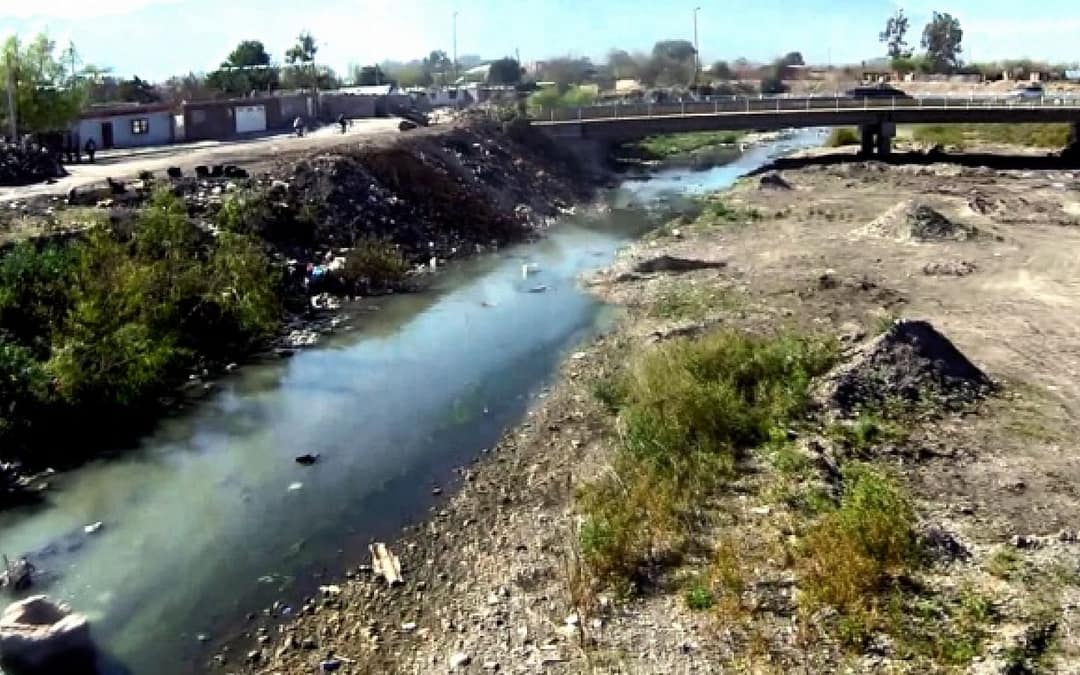 Contaminación del Arenales: Desde 2017 hay un fallo de la Justicia para el saneamiento del río